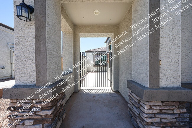 Building Photo - 29539 W Whitton Ave