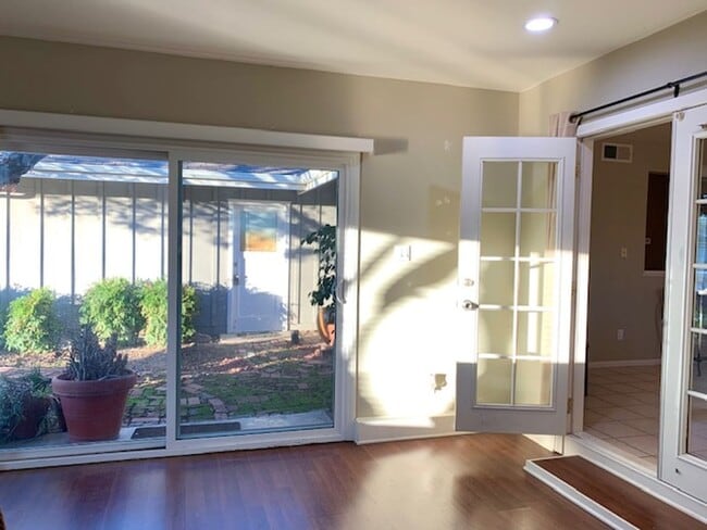 Foto del edificio - Camarillo | 3 Bed + 2 Bath Home | Jay Ct.