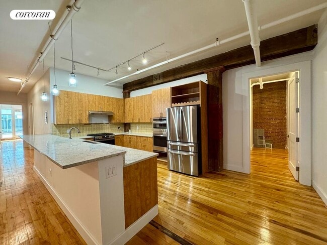 Building Photo - 275 Conover St