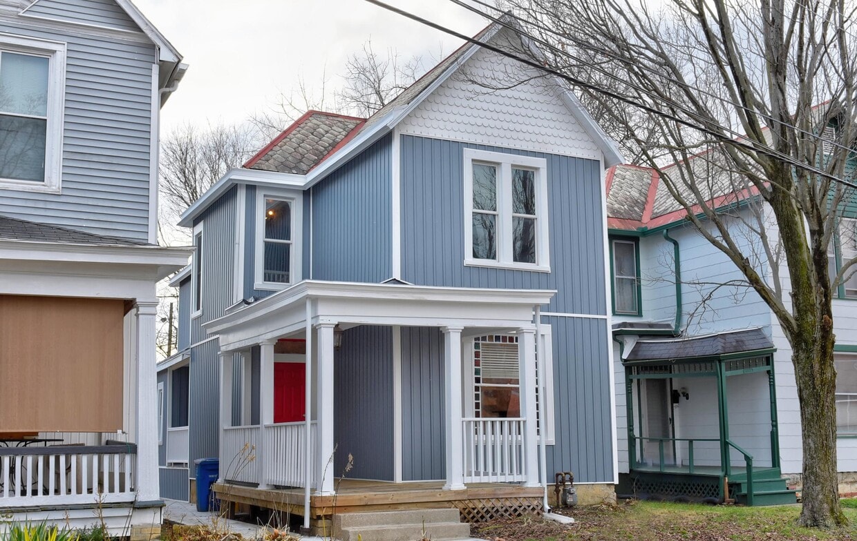 FRONT EXTERIOR VIEW - 1021 Madison Ave