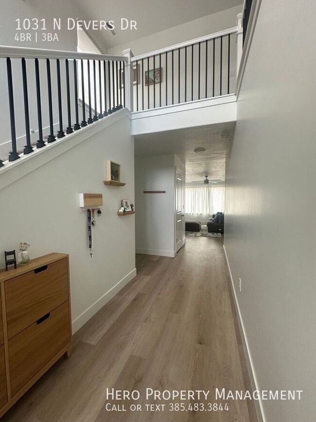 Building Photo - 1031 Devers Dr