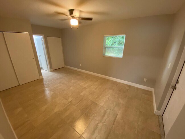 Foto del edificio - 811 SW 12th Ct