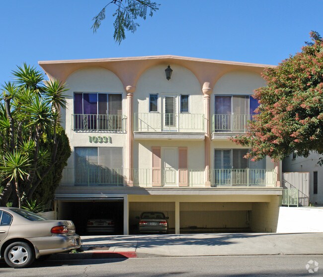 Building Photo - 10331 Almayo Ave