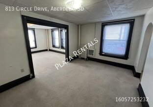 Building Photo - 19 7th Ave SE