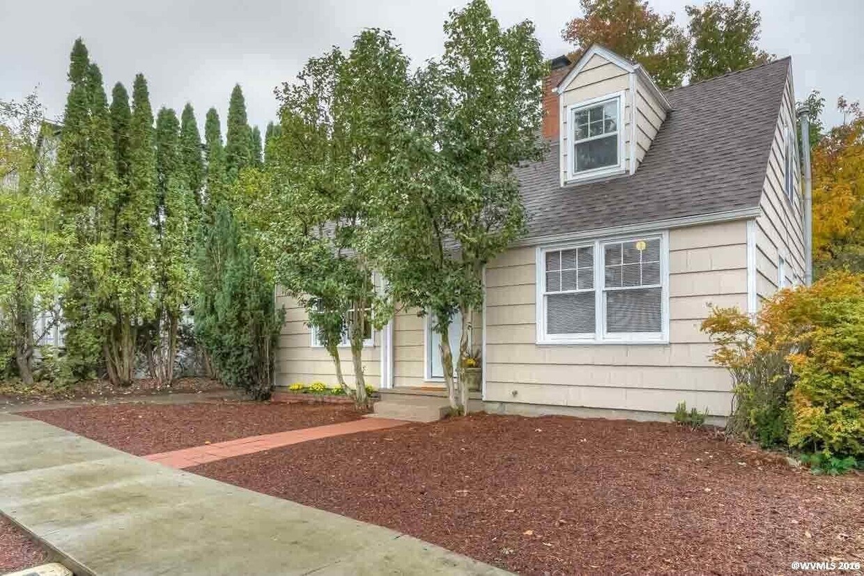 Primary Photo - Charming bungalow at 30th and Harrison