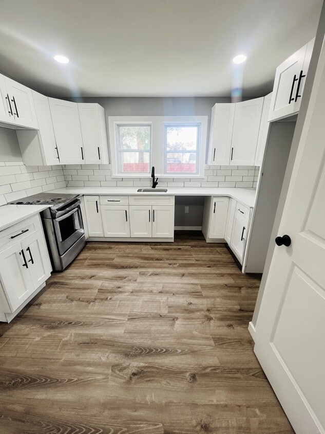 Photo - 80 E 1st St (Deer Park, NY)