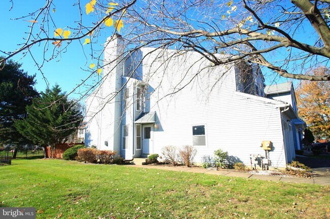 Building Photo - 109 Red Haven Dr