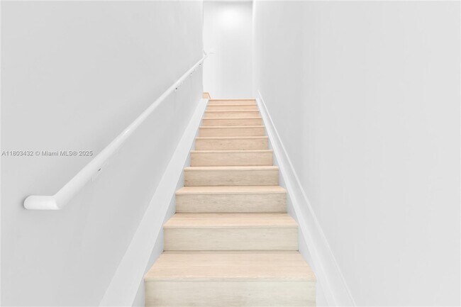 Foto del edificio - 2555 NE 193rd St