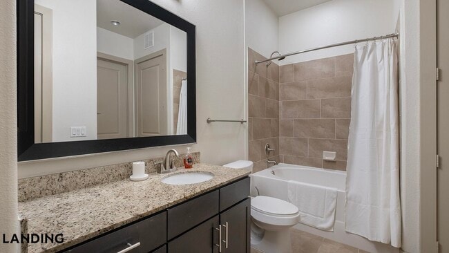 Building Photo - 2626 Fountain View Dr