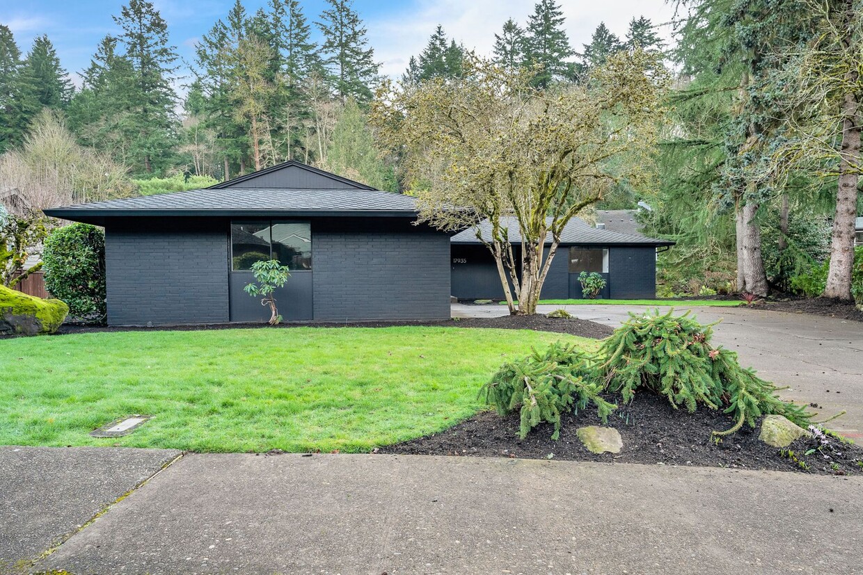 Primary Photo - Modern Ranch Remodel on Lake Oswego Canal