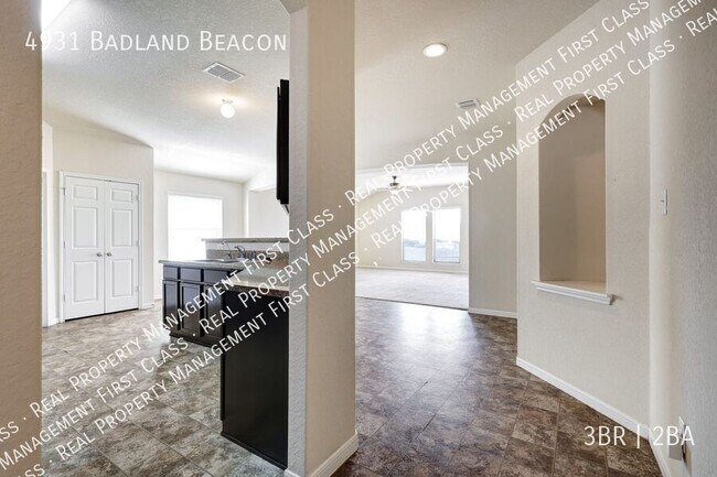 Foto del edificio - 4931 Badland Beacon