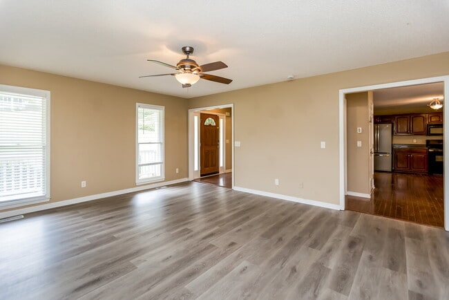 Building Photo - 815 Tynsdale Dr