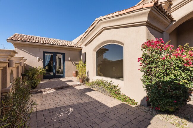 Building Photo - 9390 E Monument Dr