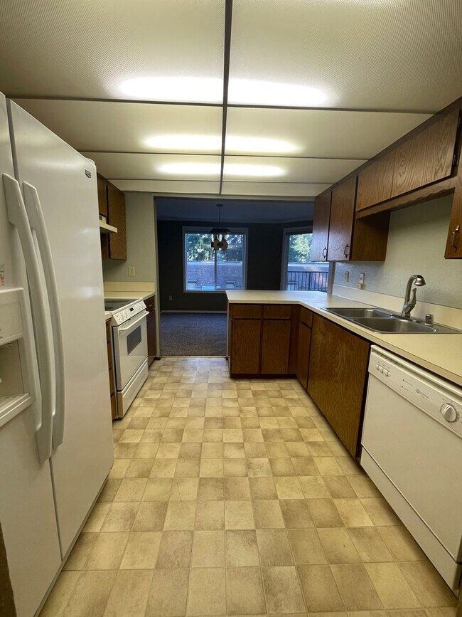 Foto del edificio - 2 BED 2 BATH SOUTHRIDGE CONDO