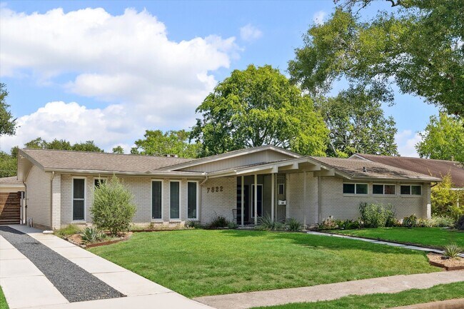 Foto del edificio - 7822 Braesview Ln