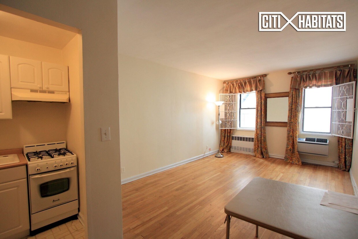 Primary Photo - 435 E 85th St