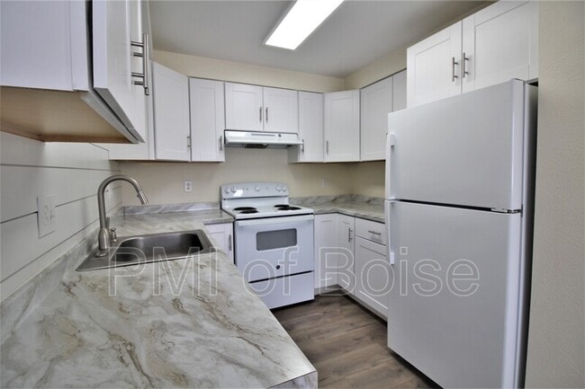 Foto del edificio - 3240 W Malad St