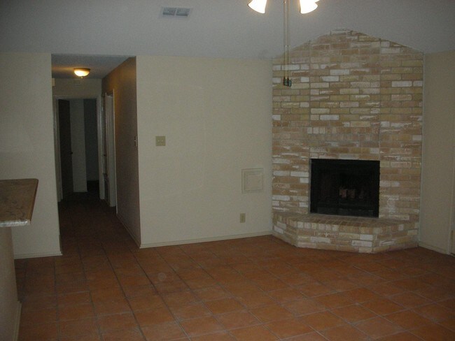 Building Photo - 3 br, 2 bath House - 6171 John Chapman Rd