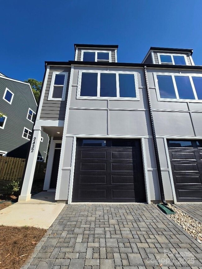 Building Photo - 2432 Arty Ave