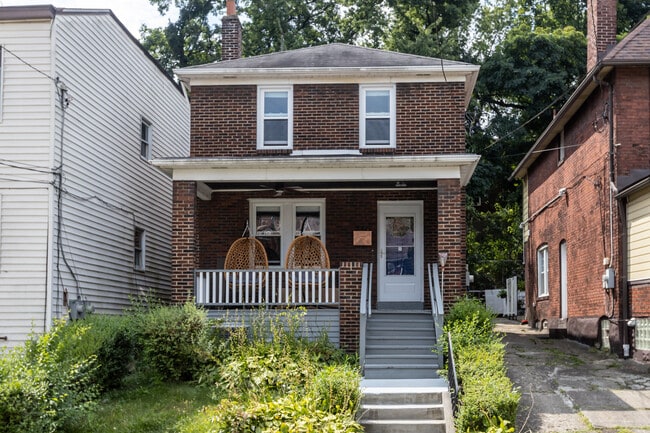 Building Photo - 746 Loretta St