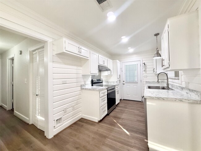 Foto del edificio - 137 Laurel St