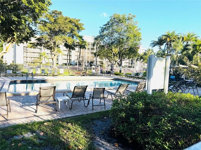 Building Photo - 2601 S Course Dr