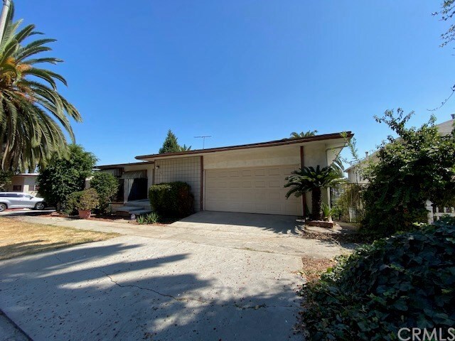 Primary Photo - 710 Kingsford St