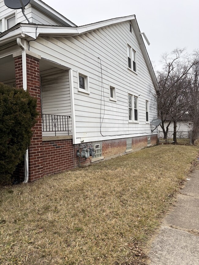 Building Photo - 5902 Wayburn St