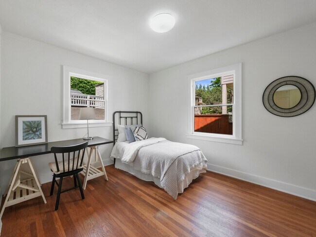 Foto del edificio - 3 Bedroom Townhome in North Capital Hill
