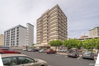 Building Photo - 1099 Ala Napunani St