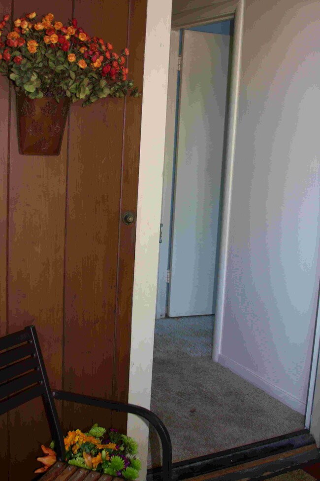 Entry - 1051 Whipple Ave