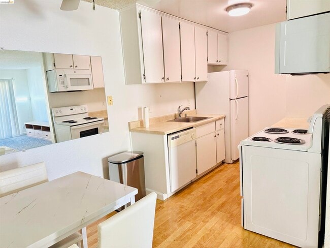 Foto del edificio - 5317 Ridgeview Cir