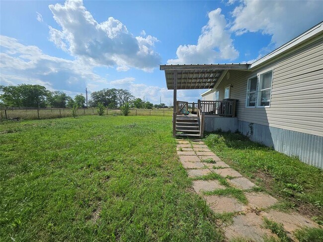 Foto del edificio - 2218 Hintz Rd