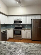 Building Photo - 402 S Armenia Ave