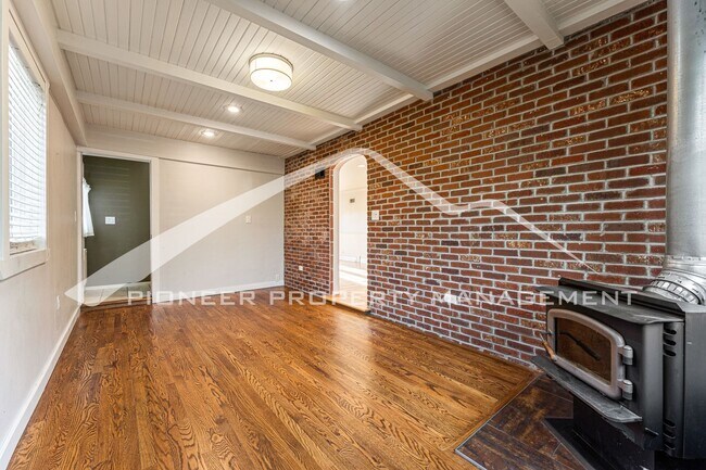 Foto del edificio - Beautiful Brick Ranch Hilltop Home!