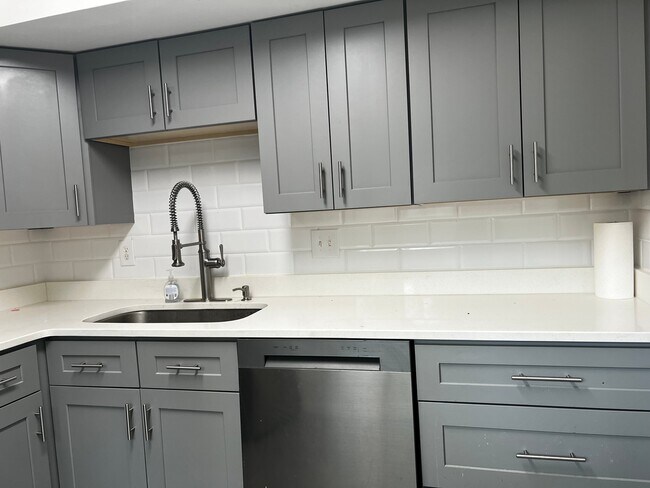 Foto del edificio - 7752 Montgomery Rd