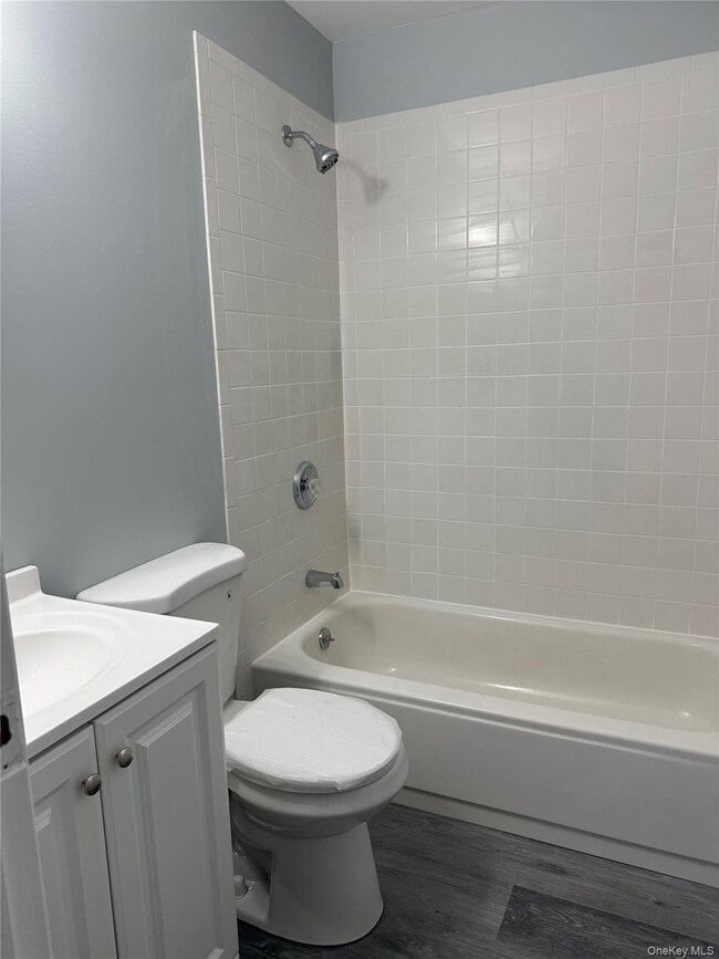 Building Photo - 5 Whitney Ln