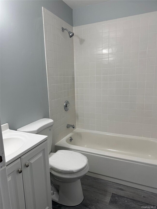 Foto del edificio - 5 Whitney Ln