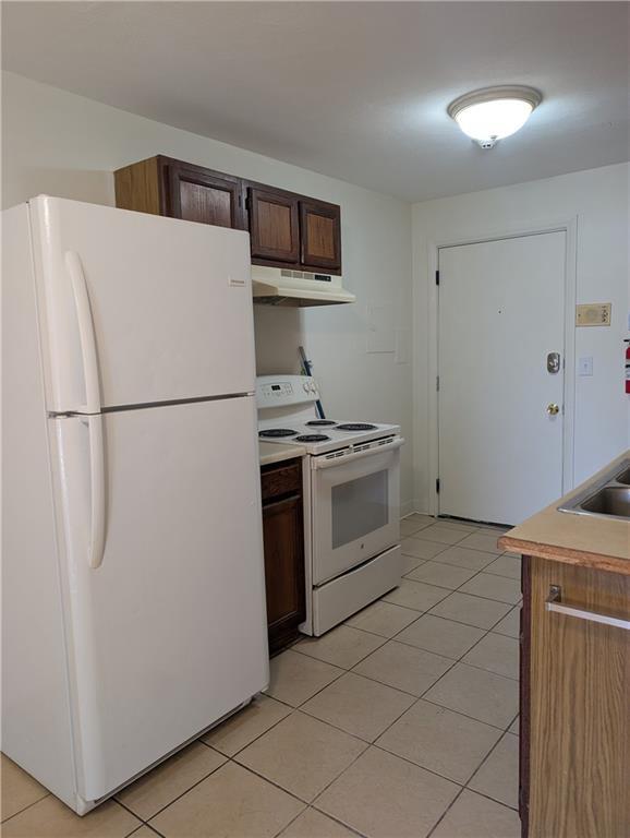 Foto del edificio - 420 Woodward Rd