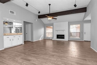Building Photo - 2710 Green Fields Dr