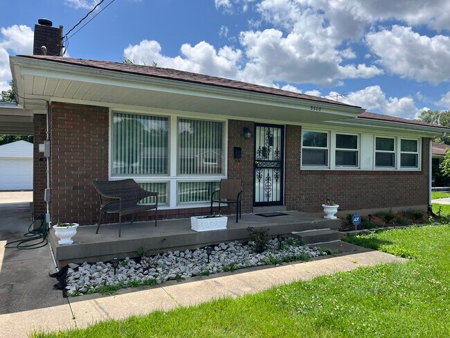 Building Photo - 3508 Robin Dr