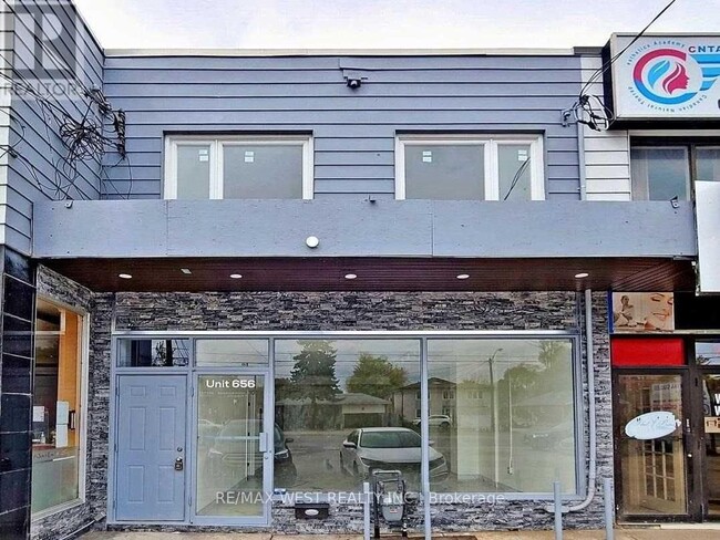 Building Photo - 656 Sheppard Ave W