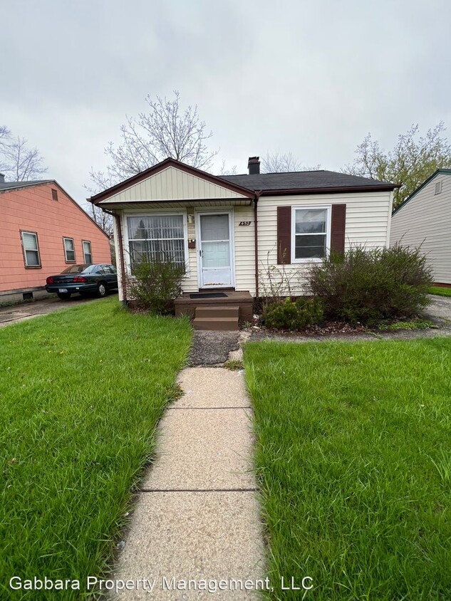 Foto principal - 2 br, 1 bath House - 452 Martin Luther Kin...