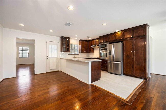 Building Photo - 1830 Libbey Dr