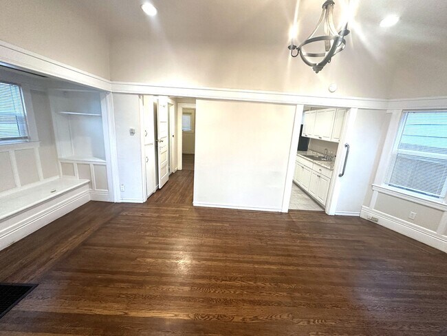 Building Photo - 1522