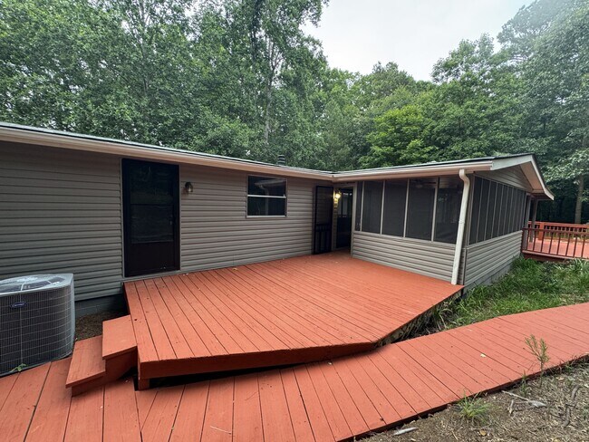 Foto del edificio - 1547 Tugaloo State Park Rd