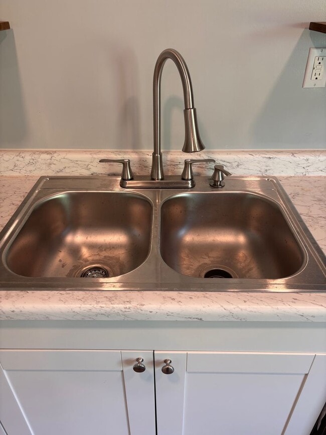 Building Photo - Newly Remodeled- 3 Bedroom, 2 Bath House w...