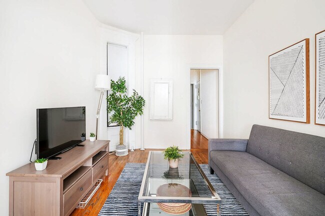 Foto del edificio - 211 E 14th St