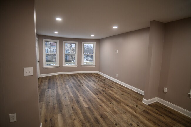 Foto del edificio - 453 Abbott Rd