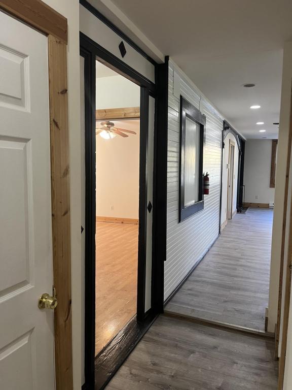 Building Photo - 1027 Beekman Rd